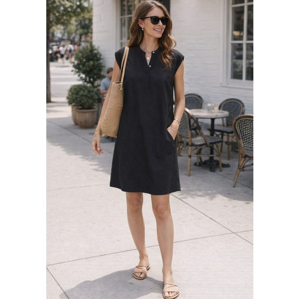 Aritzia Black Sleeveless Shift Dress